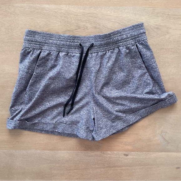 Women’s Lululemon Spring Break Away Short Heather Lux Multi Black - Picture 4 of 11